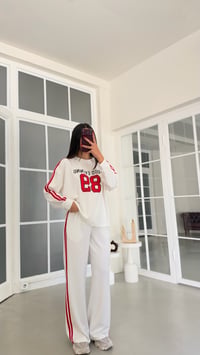 Beyaz Şeritli Baskılı Sweatshirt Beli Lastikli Pantolon İkili Takım GAUS-02235GAUSTAKIMGAUS-02235