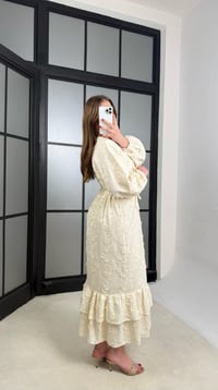 Bej Çiçek Nakış Detaylı Kuşaklı Astarlı Elbise GAUS-01257GAUSELBİSEGAUS-01257