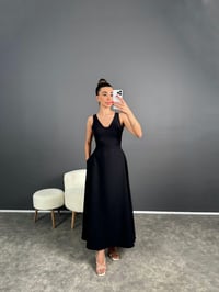 Siyah Kloş V Yaka Basic Uzun Cepli Elbise GausELBİSEGU007194