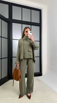 Yeşil Gömlek Beli Lastikli Pantolon Cep Detaylı Muadil Tencel Takım GAUS-01225GAUSTAKIMGAUS-01225