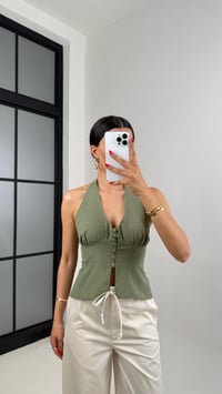 Yeşil Boyundan Bağlamalı Düğmeli Keten Bluz Gaus00507GausBLUZGU1002191