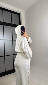 Beyaz Saten Detaylı Hırka Beli Lastikli Pantolon Tasarım Takım GAUS-01096GAUSTAKIMGAUS-01096