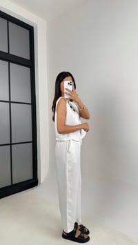 Beyaz Parlak Çapraz Düğme Detaylı Asimetrik Bluz Beli Lastikli Pantolon İkili Takım Gaus00569GausTAKIMGU1002329