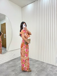 Çiçek Desenli Yaka Fırfırlı Yırtmaçlı Elbise Gaus00296GausELBİSEGU1001682