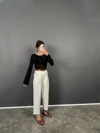 Vion Beyaz Krep Kumaş Kemerli Havuç ZR Model PantolonGausPANTOLONGU008807