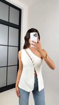 Beyaz Düğmeli Asimetrik Yaka Astarlı Yelek Gaus00649GausYELEKGU1002509