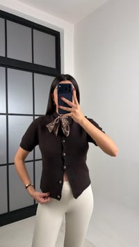 Acı Kahve Fular Detaylı Kısa Kol Triko Kazak GAUS-00681GAUSKAZAKGAUS-00681
