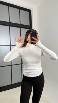 Ekru Balıkçı Yaka Parmak Geçirmeli Likralı Bluz GAUS-00754GAUSBLUZGAUS-00754