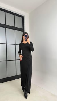 Siyah Yırtmaç Detaylı Astarlı Sandy Kumaş Elbise GAUS-00949GAUSELBİSEGAUS-00949