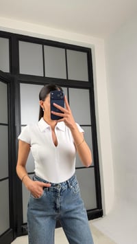 Beyaz Polo Yaka Fermuarlı Basic Bluz GAUS-01467GAUSBLUZGAUS-01467