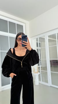 Siyah Kapüşonlu Hırka Crop Beli Lastikli Pantolon 3'lü Kadife Takım GAUS-02033GAUSTAKIMGAUS-02033