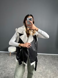 Siu Siyah İçi Beyaz Kürklü Yelek GausYELEKGU002776