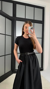 Siyah Kısa Kol Beli Lastikli Kemerli Elbise GAUS-01246GAUSELBİSEGAUS-01246