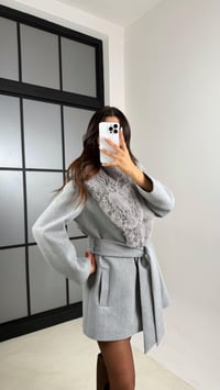 Gri Yaka Kürk Detaylı Kuşaklı Kaban GAUS-00600GAUSKABANGAUS-00600