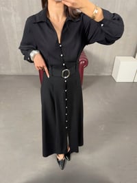 Sandra Siyah Taş Düğmeli Kuşaklı ElbiseGausELBİSEGU100389