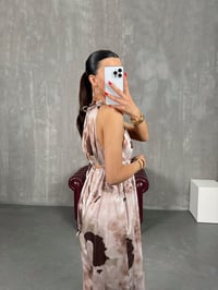 Kahve Desenli Sırt Dekolteli Beli Lastikli Saten Tulum Gaus00209GausTULUMGU1001491