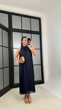 Lacivert Boyundan Bağlamalı Astarlı Pileli Tasarım Elbise GAUS-01363GAUSELBİSEGAUS-01363