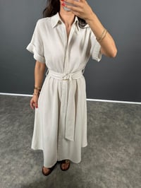 Vian Taş Gizli Düğmeli Kemerli Keten ElbiseGausELBİSEGU008740