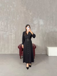 Sandra Siyah Taş Düğmeli Kuşaklı ElbiseGausELBİSEGU100389