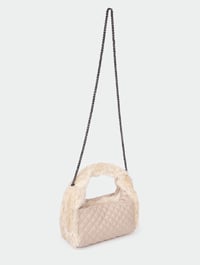 973 PELUŞ KAPİTONE ZİNCİRLİ ÇANTA KREMBAG COLLECTIONGaus ÇantaCNT-112