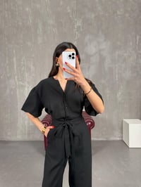 Siyah Kuşaklı V Yaka Keten Kısa Balon Kol Tulum Gaus00179GausTULUMGU1001418