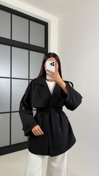 Siyah Astarlı Cep Detaylı Kuşaklı Kısa Trençkot GAUS-00192GAUSTRENÇKOTGAUS-00192