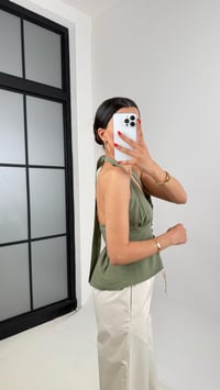 Yeşil Boyundan Bağlamalı Düğmeli Keten Bluz Gaus00507GausBLUZGU1002191