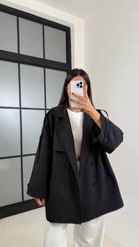 Siyah Astarlı Cep Detaylı Kuşaklı Kısa Trençkot GAUS-00192GAUSTRENÇKOTGAUS-00192