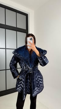 Lacivert Yaka Kürk Detaylı Kuşaklı Parlak Şişme Mont GAUS-00458GAUS الجواكيت GAUS-00458