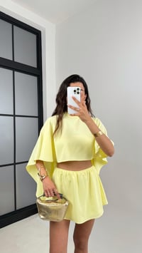 Sarı Pelerinli Beli Lastikli Crop Şort Üçlü Şifon Takım Gaus00638GausSuitsGU1002486