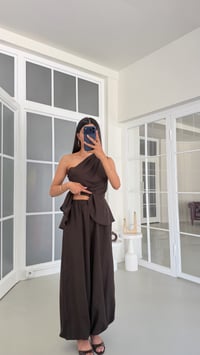 Acı Kahve Tek Omuz Bluz Beli Lastikli Şalvar Pantolon İkili Keten Takım GAUS-01776GAUSTAKIMGAUS-01776