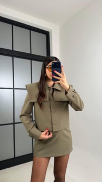 Haki Astarlı Düğme Detaylı Kare Yaka Ceket Etek Premium Kumaş Takım GAUS-00975GAUSTAKIMGAUS-00975