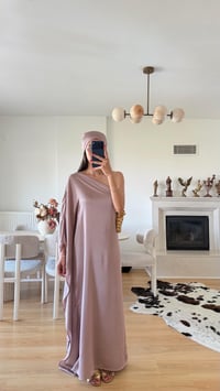 Pudra Pembe Bandanalı Tek Omuz Saten Elbise GAUS-01645GAUSELBİSEGAUS-01645