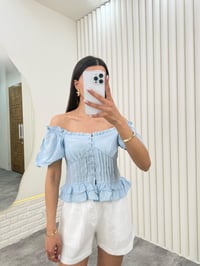 Mavi Balon Kol Önü Düğmeli Fırfırlı Tensel Crop Bluz Gaus00279GausBLUZGU1001647