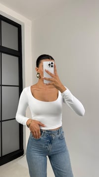 Beyaz Yuvarlak Yaka Yan Büzgü Detaylı Sandy Kumaş Bluz GAUS-0065GAUSBLUZGAUS-0065