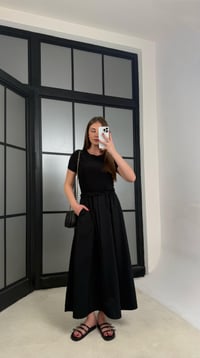 Siyah Kısa Kol Beli Lastikli Basic Elbise GAUS-01258GAUSELBİSEGAUS-01258