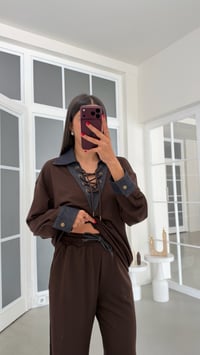 Acı Kahve Kuşgözü İpli Bluz Beli Lastikli Pantolon Denim Detaylı Takım GAUS-02305GAUSTAKIMGAUS-02305