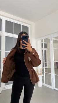 Kahve Deri Yakalı Taş Detaylı Beli Büzgülü Astarlı Süet Ceket GAUS-01967GAUSJacketsGAUS-01967