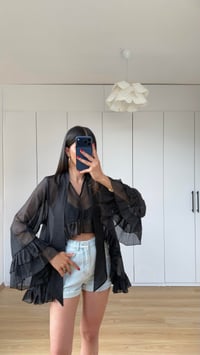 Siyah Şal Detaylı Fırfırlı Bluz GAUS-01597GAUSالبلوزات GAUS-01597