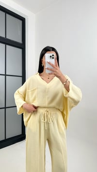 Sarı V Yaka Cepli Gömlek Beli Lastikli Pantolon İkili Müslin Takım Gaus00373GausTAKIMGU1001876