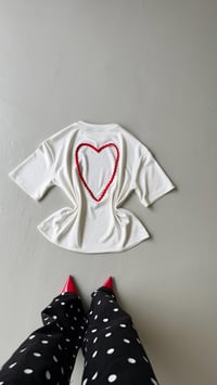 Ekru Sırt Kalp Nakışlı Tasarım Tshirt GAUS-01647GAUSTshirtGAUS-01647