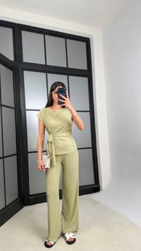 Açık Yeşil Bağlama Detaylı Bluz Beli Lastikli Pantolon Krinkıl Kumaş Takım GAUS-01308GAUSSuitsGAUS-01308