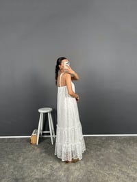 İva Beyaz Askılı Dantelli Uzun ElbiseGausELBİSEGU008636