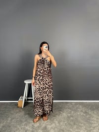 Leopar Desenli Sıfır Kol Yırtmaçlı Şifon ElbiseGausELBİSEGU008619