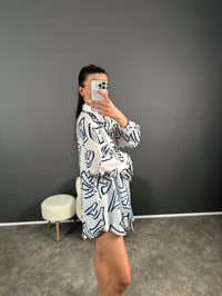 ND Beyaz Lacivert Desenli Keten Oversize Gömlek GausGÖMLEKGU007284