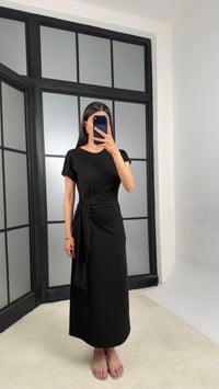 Siyah Bağlama Detaylı Modal Kumaş Elbise GAUS-01453GAUSELBİSEGAUS-01453