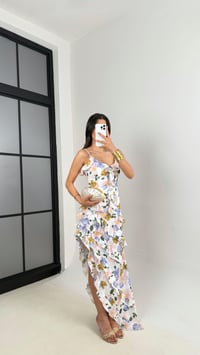Beyaz Çiçek Desenli Ayarlanabilir Askılı Asimetrik Kesim Astarlı Şifon Elbise Gaus00540GausELBİSEGU1002256