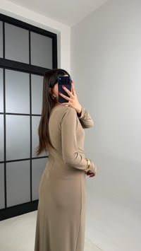 Vizon Yırtmaç Detaylı Astarlı Sandy Kumaş Elbise GAUS-00949GAUSELBİSEGAUS-00949