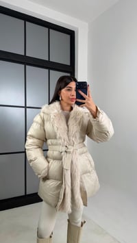 Taş Yaka Kürk Detaylı Kuşaklı Şişme Mont GAUS-00563GAUSMONTGAUS-00563