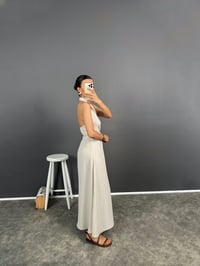 Aren Taş Boyundan Geçirmeli Uzun Keten Elbise GausELBİSEGU008641